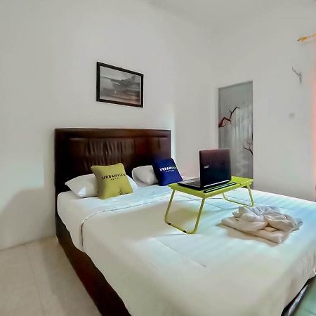 Urbanview Hotel Bagoes Sintang Bagian luar foto