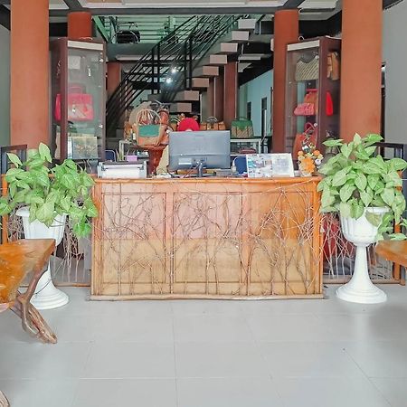 Urbanview Hotel Bagoes Sintang Bagian luar foto