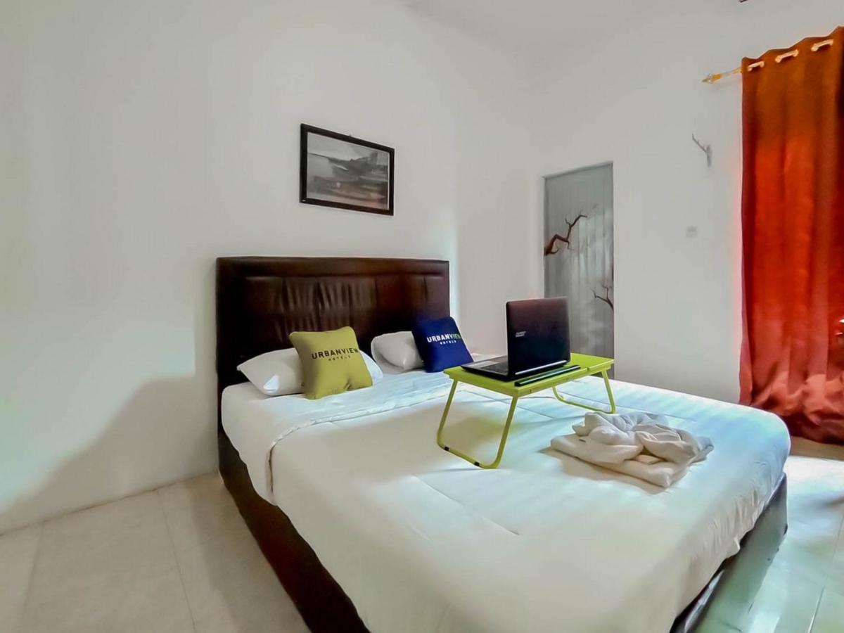 Urbanview Hotel Bagoes Sintang Bagian luar foto