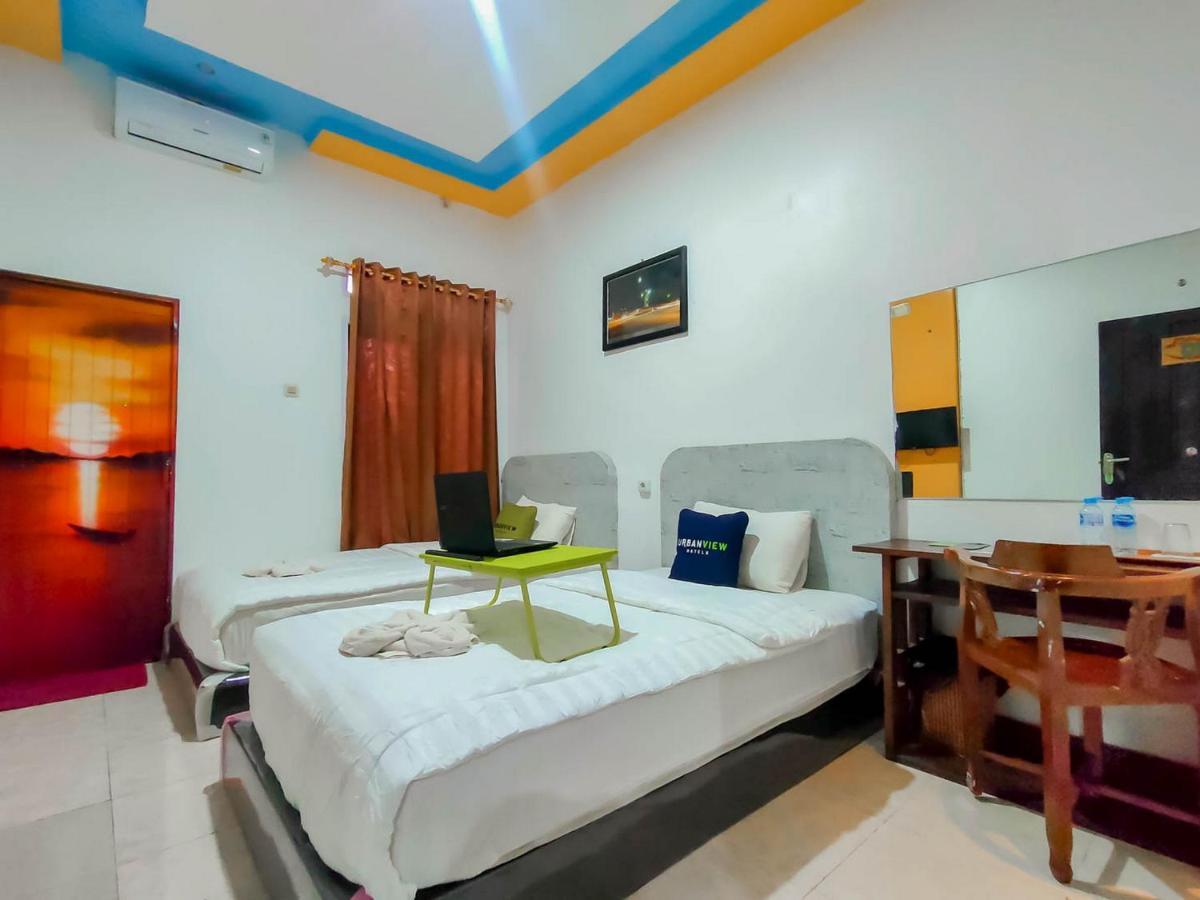 Urbanview Hotel Bagoes Sintang Bagian luar foto