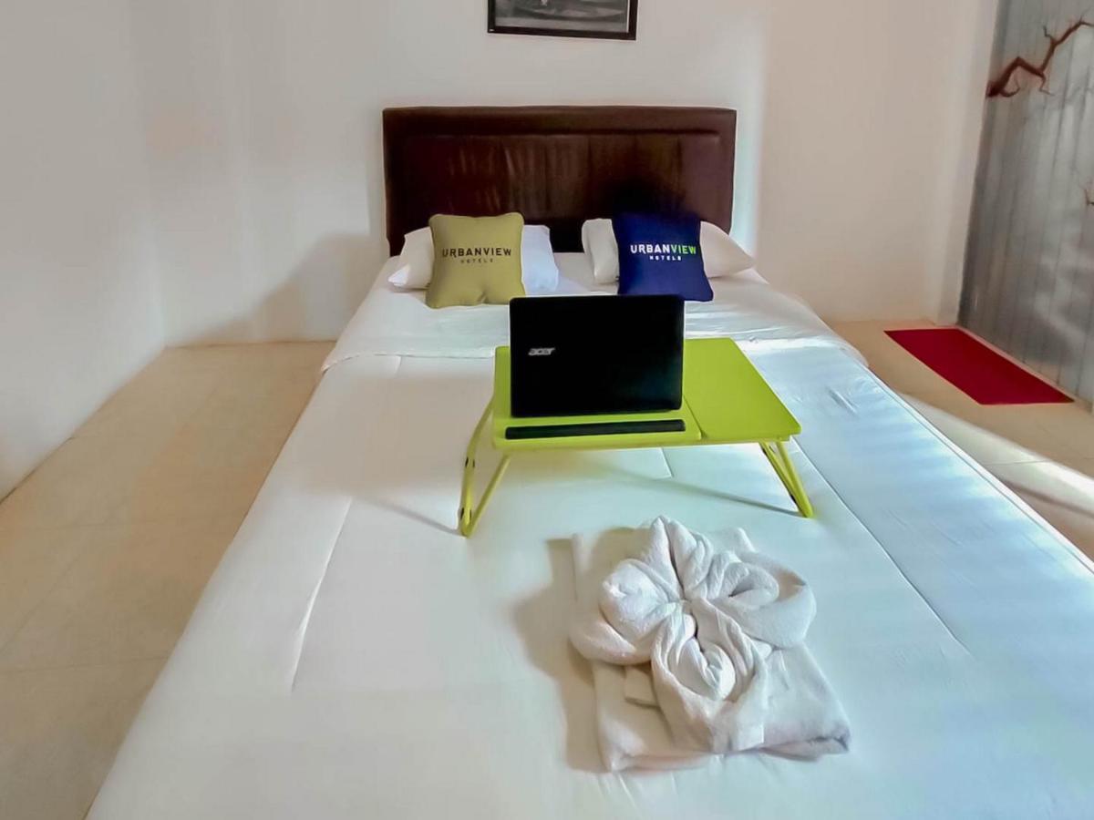 Urbanview Hotel Bagoes Sintang Bagian luar foto