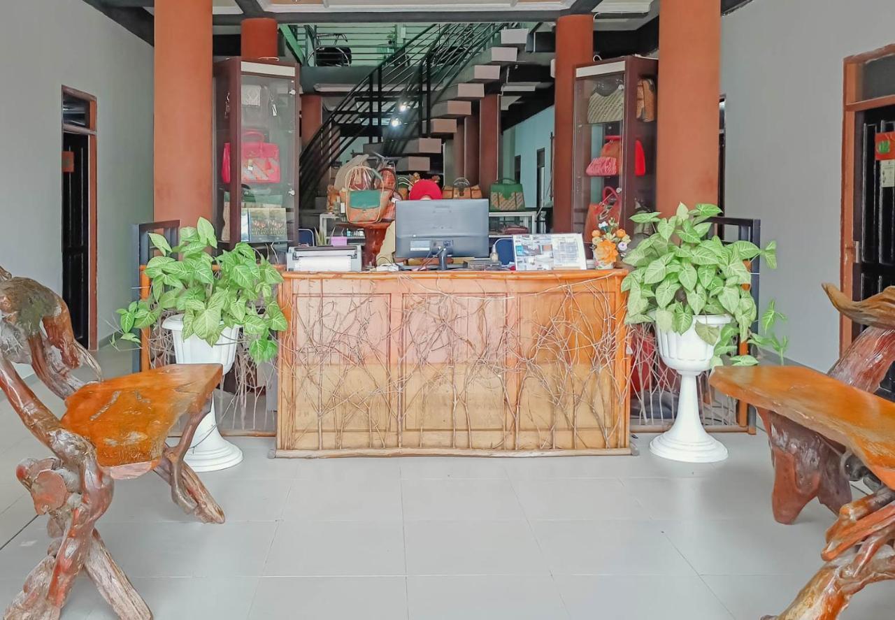 Urbanview Hotel Bagoes Sintang Bagian luar foto