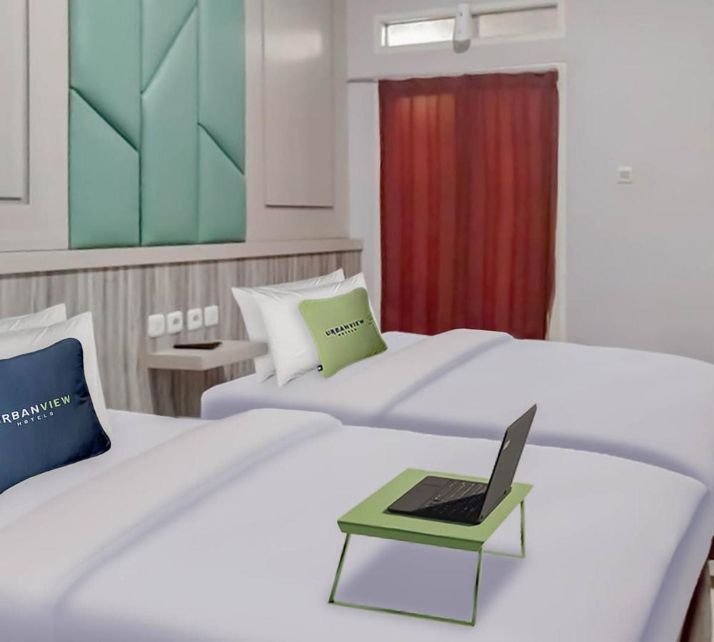 Urbanview Hotel Bagoes Sintang Bagian luar foto
