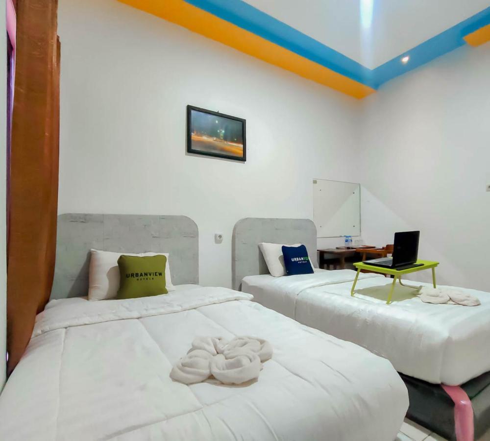 Urbanview Hotel Bagoes Sintang Bagian luar foto