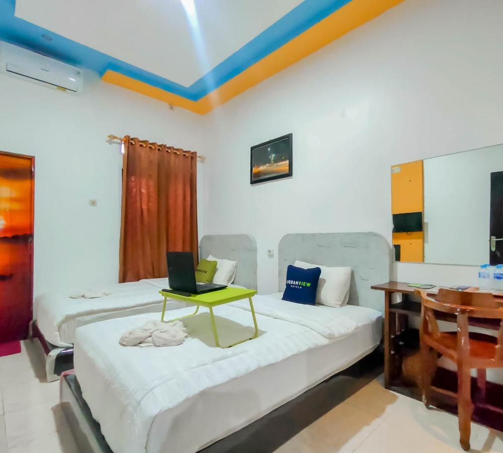 Urbanview Hotel Bagoes Sintang Bagian luar foto