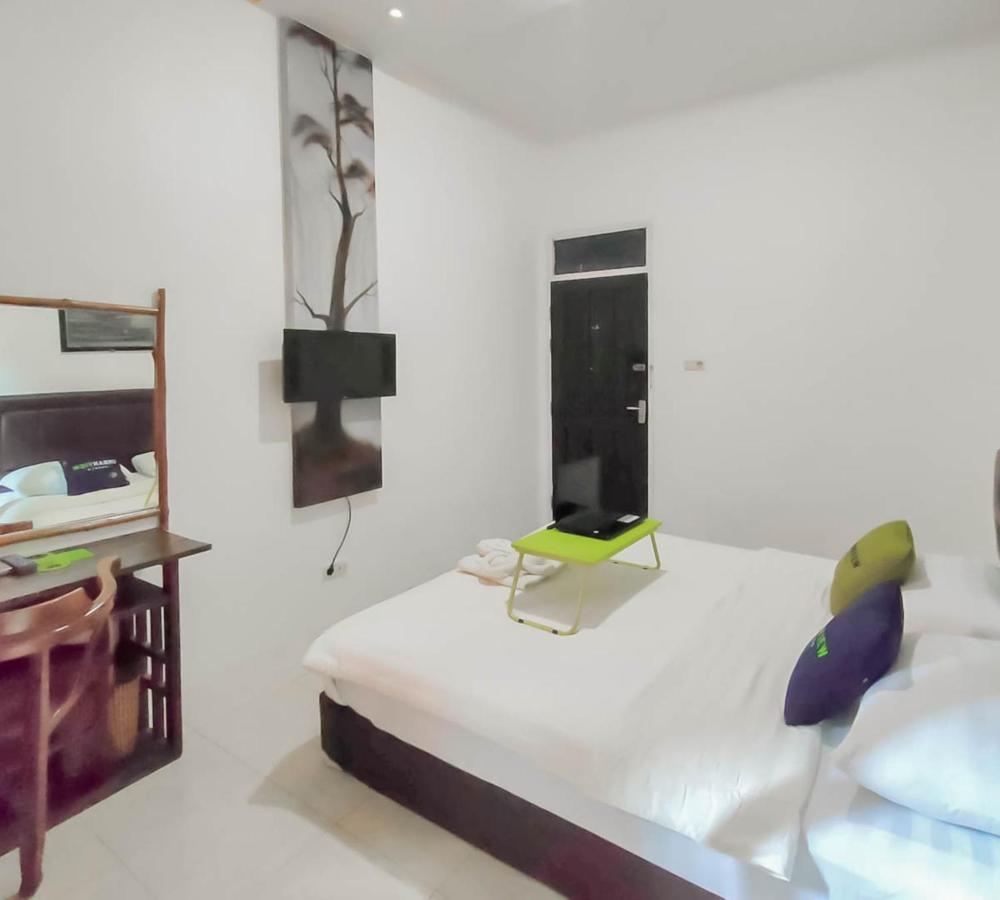 Urbanview Hotel Bagoes Sintang Bagian luar foto
