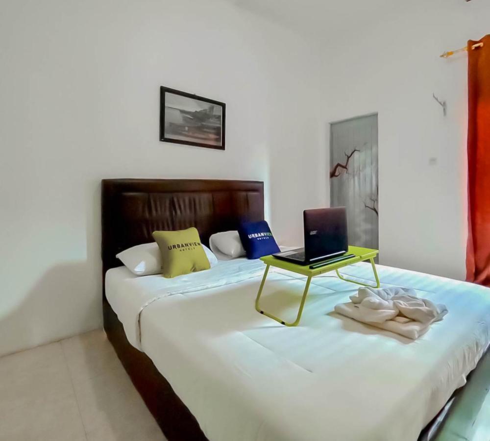 Urbanview Hotel Bagoes Sintang Bagian luar foto