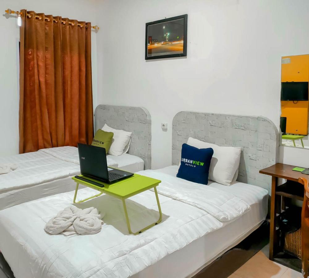 Urbanview Hotel Bagoes Sintang Bagian luar foto