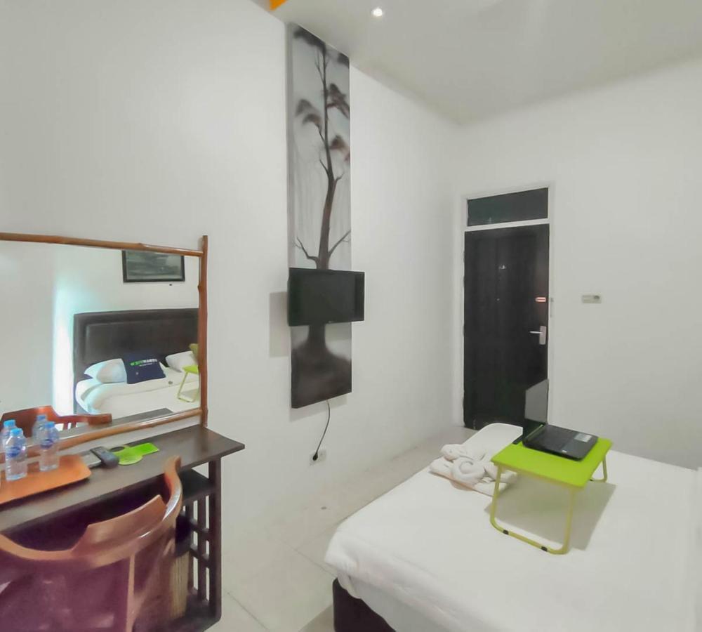 Urbanview Hotel Bagoes Sintang Bagian luar foto