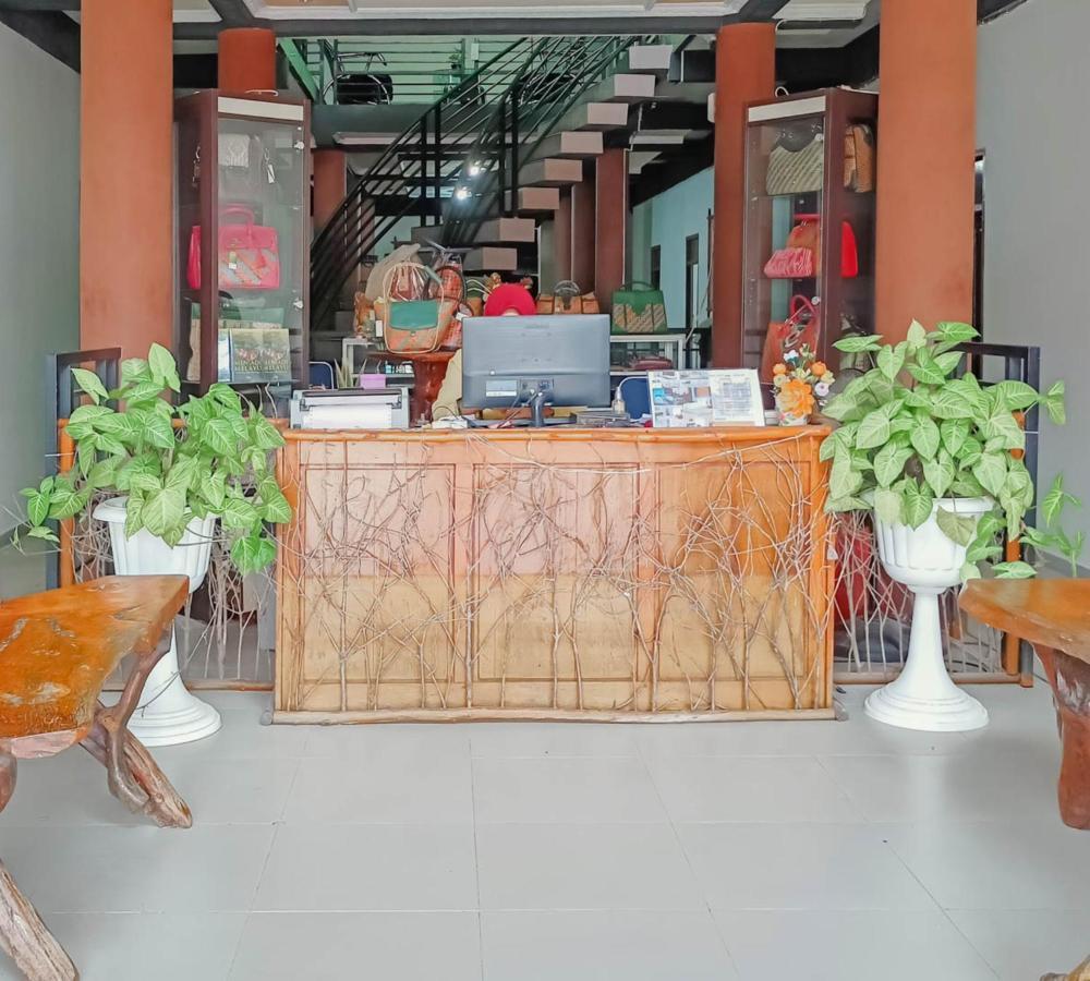 Urbanview Hotel Bagoes Sintang Bagian luar foto